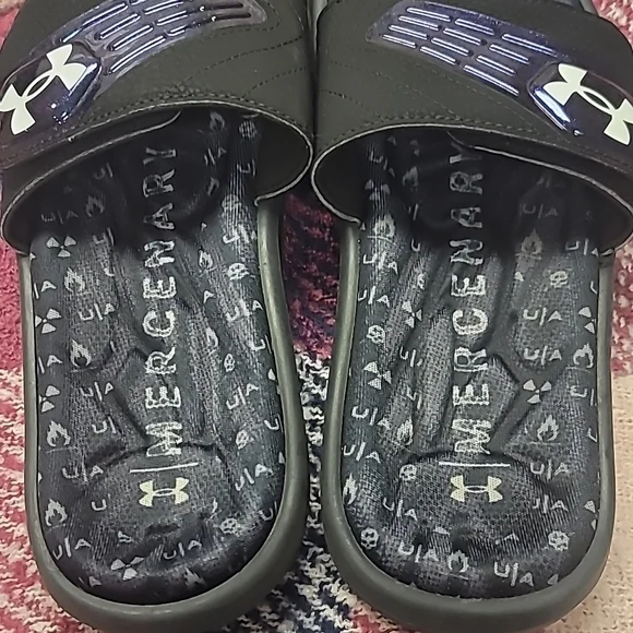 Under Armour Slides size 5 - Picture 3 of 4